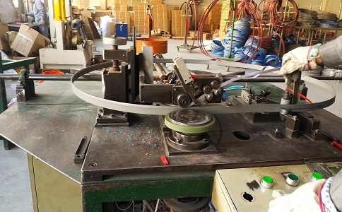 硬质合金带锯条使用低进给率,在加工硬化金属材料会对锯条带来哪些伤害? 硬质合金带锯条使用低进给率,在加工硬化金属材料会对锯条带来哪些伤害?